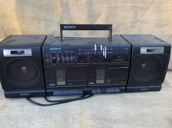 (#226) Sony Boombox Portable AM / FM Radio Cassette Detachable Speakers ( Not Tested )