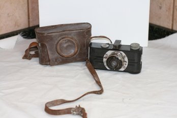(#230) Vintage Argus Ilex Precise AF Candid Camera 35mm Film F4.5 Anastigma With Broken Strap Case