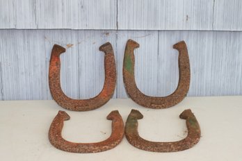 (301) Vintage  (4-) Throwing Horse Shoes / Drape Forge