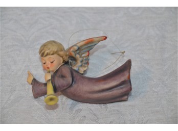 (#99) Vintage Goebel Hummel Nativity / Ornament 1964 Flying Angel #366