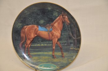 372) 68) Danbury Mint Plate 1996 MAN O WAR By Susie Morton Champion Thoroughbreds Decorative Plate #B3455