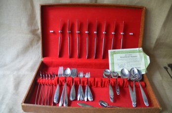 (#3) Vintage Japan Dorzel Stainless By John Hull Bridal Sweet Pattern Flatware Set With Chest