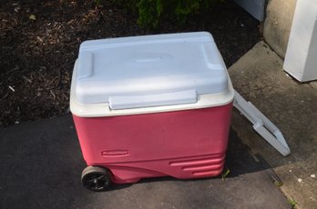 (#77) Rubbermaid Cooler 19' With Pop-up Handle Pop On Wheels