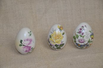 (#30) Set Of 3 Porcelain EGGZAKLY Hand Crafted Hand Painted Floral Design Eggs 3.5'