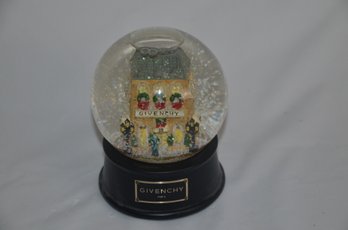 (#13) Musical Snow Globe Givency Plays Moulan Rouge