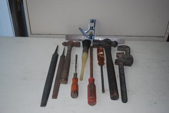 (#316) Vintage Tools ( Hammer, Screw Drivers, Plus More)