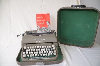 12) Antique Vintage Remington Quiet-Riter Typewriter With Manual In Portable Case
