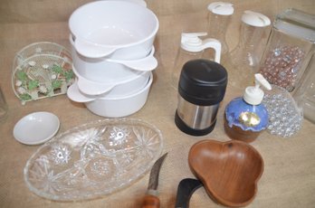 (#121) Assorted Kitchen Items