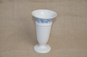 (#43) Vintage Wedgwood Vase Bone With Blue Trim Detail 7'H