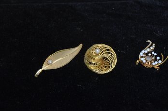 (110) Vintage Gold And Pearl Pins (3)