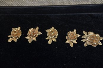 (112) Vintage Sara Coventry Gold 2 Pairs Of Clip Earrings And Brooch Pin