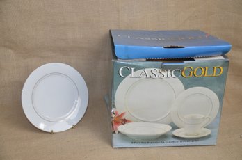 (#58) Dinnerware Set White With Gold Trim Classic Gold Service Of 4 In Box