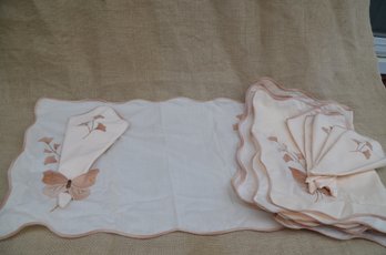 (#67) Cloth Placemats Matching Napkins Set Of 6