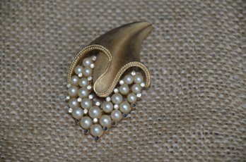 (120) Vintage Crown Trifari Cornucopia Brooch Pin Gold Tone Pearls ( Few Small Rhinestone Missing)