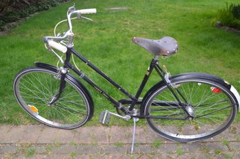 161) Vintage Lady's 3 Speed Humber Sports Bicycle 21' Frame