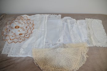 (#46) Vintage Lace Dresser Table Linens