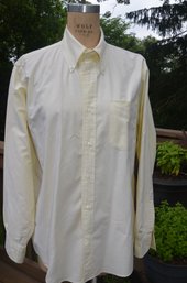17LS) Brooks Brothers Pale Yellow Button Down Long Sleeve Size Medium Regent Fit
