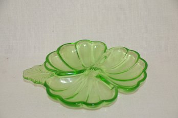 102) Depression Green Clover Glass Divide Dish 6x7