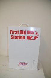 (#20) First Aid Wall Hanging Station Ket