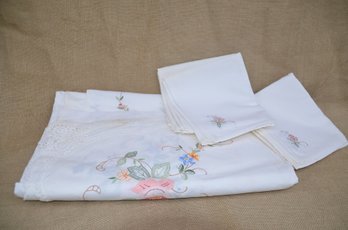 (#90) White Cotton Tablecloth 116x66 Needlepoint Flowers Matching Napkins 12