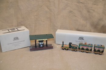 (#87) Department 56 THE FLYING SCOT TRAIN 1989 (set Of 4) And VICTORIA STATION TRAIN PLATFORM