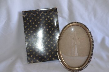 (#38) Vintage Oval Picture Frame 4x6 In Box