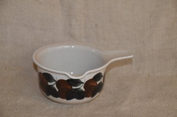 140) Arabia Finland Ruija Ceramic Gravy Bowl Fruit Leaves Pottery China
