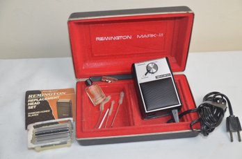 (#117) Vintage Remington Electric Shaver - Works