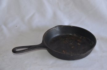 (#47) Vintage Cast Iron 7' Frying Pan No Stamp