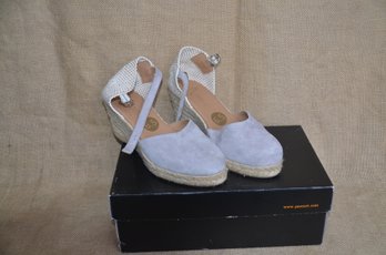 (#120) Espadrilles Women Shoes Suede Size 6.5 Hardly Used