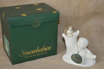 (#41) Snowbabies ~ I'VE GOT MY EYES ON YOU 2003 Figurine ~ Dept 56 With Box #56.69371