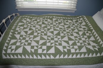 (#45) Green/ White Quilt Accent Bed Blanket 50x37