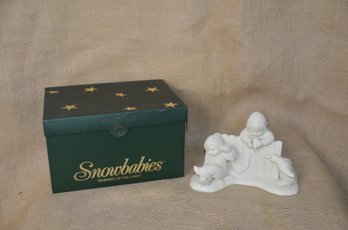(#42) Snowbabies ~ BURNING UP THE LINES 2000 Figurine ~ Dept 56 With Box #56.69080
