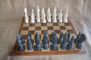 (#142) Chess Set ( Plastic Pieces 4'H ) Wood Board ...scratched 18x18