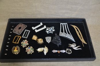 (#122) Vintage Costume Jewelry Pins Brooches ~ Earrings