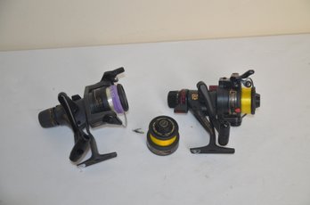 (#10) Lot Of 2 Fishing Reels Magnumite GT-X Plus 1200 ~ Shimano R2000 Dyna Balance