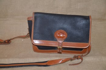 (#22) Dooney & Bourke Black Tan Trim Shoulder Strap Handbag