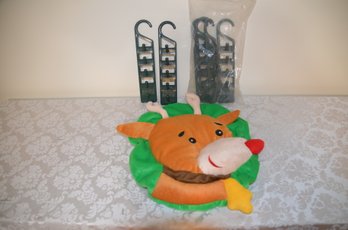 (#200) Christmas Reindeer Toilet Cover And Hooks