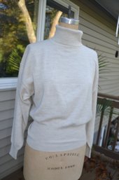 (#116) Escada Turtle Neck Pull Over Sweater Size 38 - Shippable