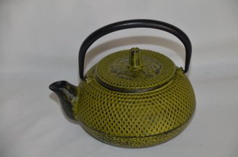 (#113) Metal Tea Pot With Tea Strainer Inside 1 Cup