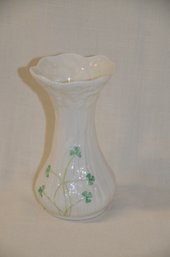 10LS) Belleek Ireland Shamrock Embossed Daisy Bud Vase 6'H Porcelain