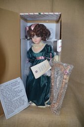(#65) Battery Porcelain Doll Christmas Around The World House Of Lloyd GLORIA JANEL #120584