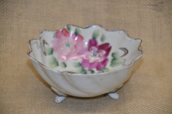 232) Hand Painted Flower Gold Rim 5.5' Dia Footed Bowl