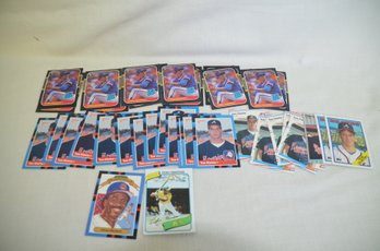 424) Box Of Sports Baseball Trading Cards Of Tom Glavine And Greg Maddux