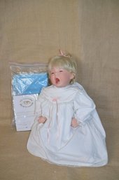 (#70) Porcelain Baby Doll MAZIE #134/3000 Kaye Wiggs Artist Int'l Collector Dolls From Around The World