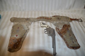 (#166) Western Cowboy Gun Fur Holster Gun Belt  And Cap Pistol - Worn