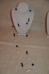 (#44) Costume Ann Taylor 20' White / Black Beads Adjustable Length