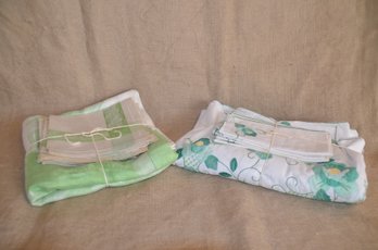 207) Vintage Green And White Dining Table Cloth Linens Set Of 2 (see Description For Sizes)