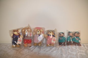 (#232) Vintage NEW 3 Alpha Kids A&W Root Beer Bear AND Wendy's 1986 Happy Holiday Furskins Bear Set Of 4