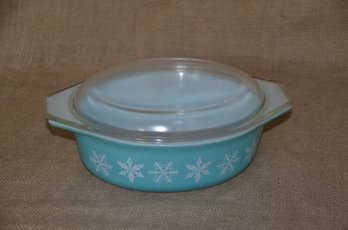 (#136) Vintage Pyrex Turquoise Snowflake 1.5 Quart Oval Covered Casserole